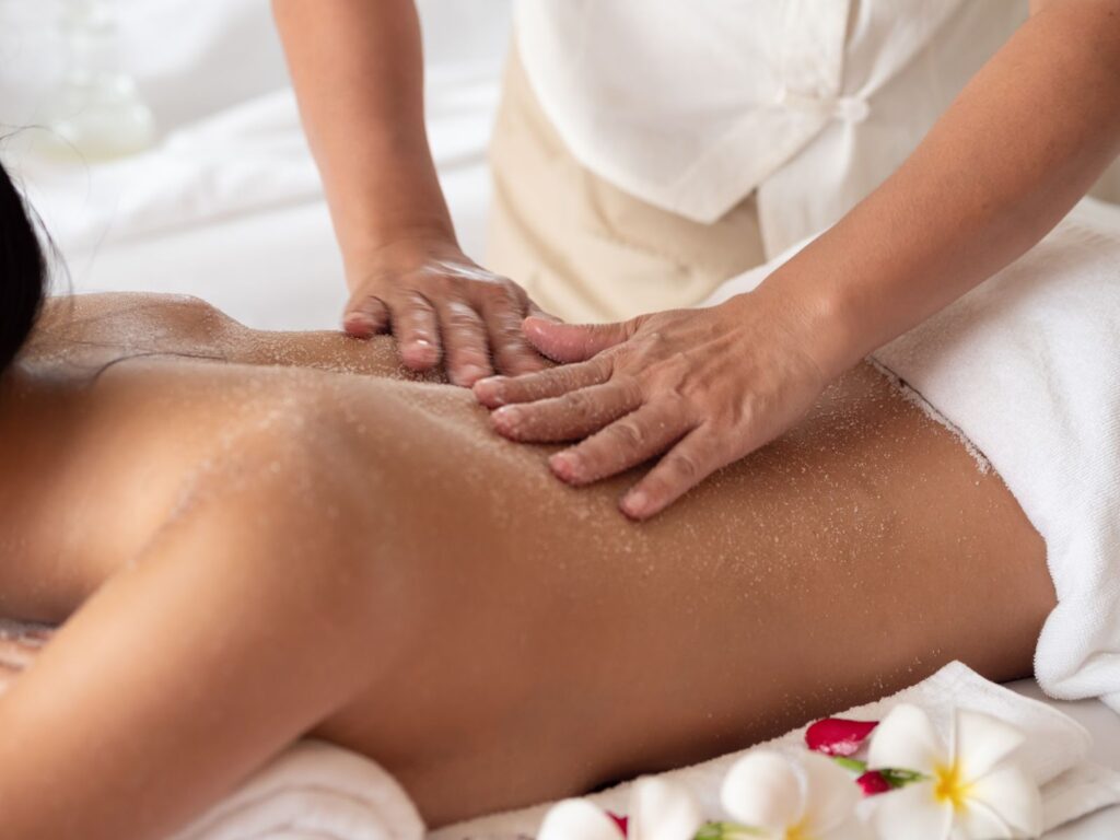 back salt scrub for exfoliation